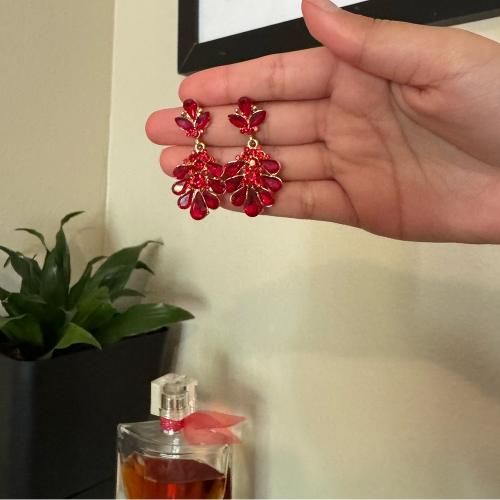 Elegant Red Teardrop Earrings